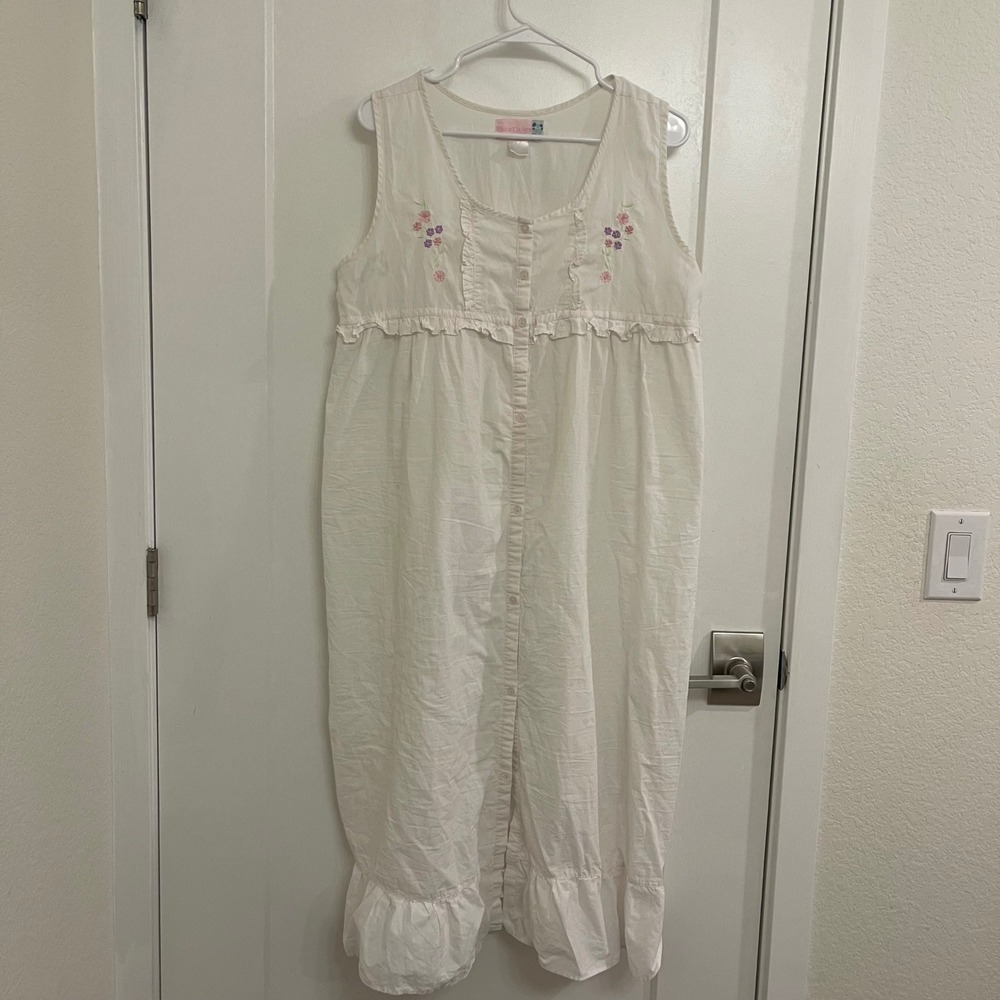 Vintage Floral Embroidered Cottagecore GrandmaCore Nightgown Dress MooMoo